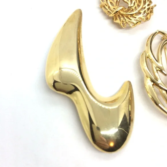 !!SOLD!! VINTAGE BROOCHES LOT OF 5 MONET CROWN TRIFARI GOLD TONE LEAF ABSTRACT - Picture 7 of 14